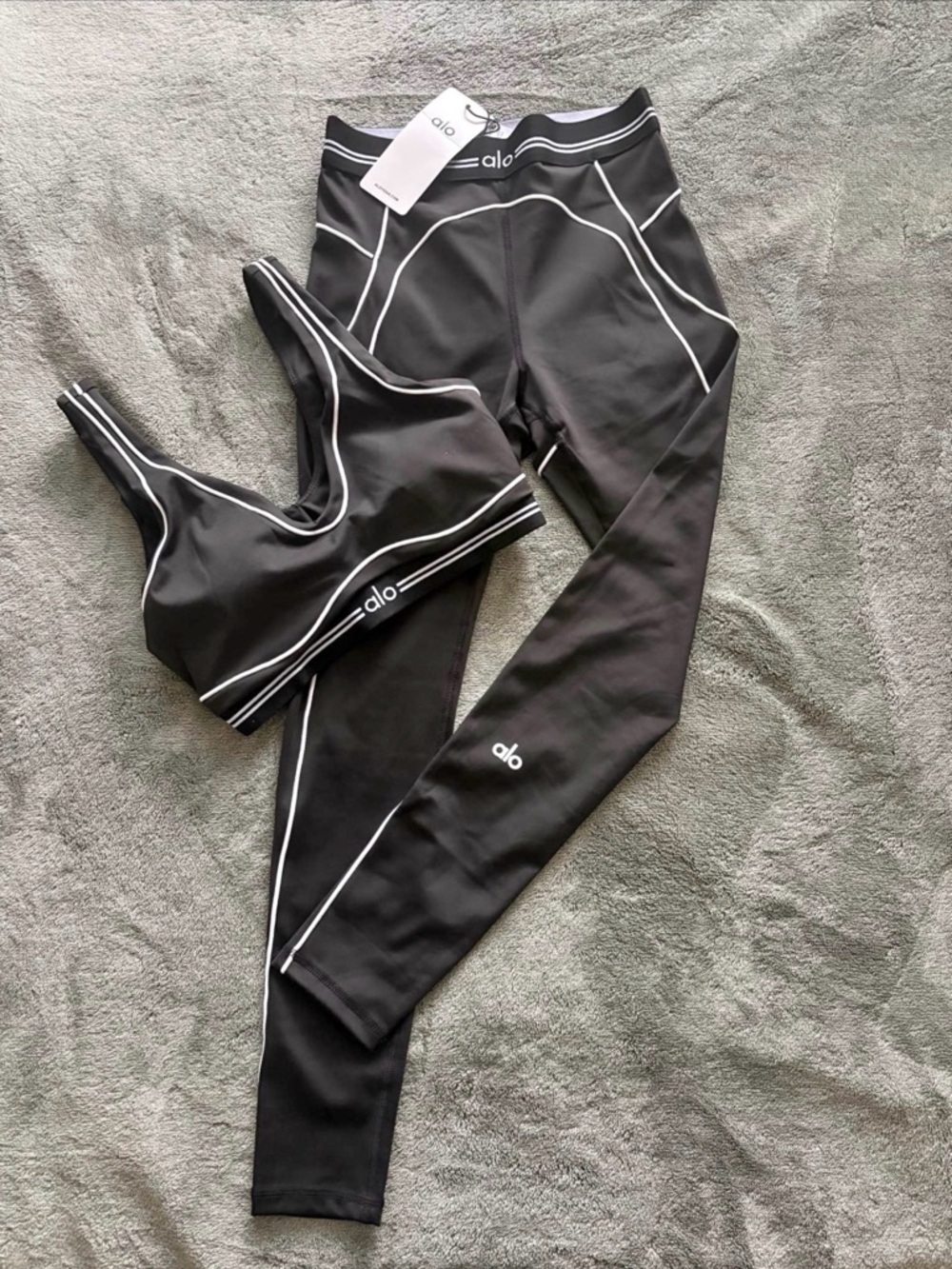 alo Black Seam-Trim Leggings & Sports Bra Set